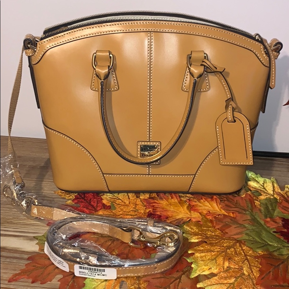 Dooney & Bourke selleria domed satchel